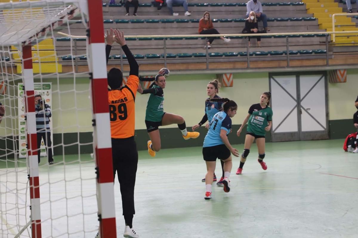 Las imágenes del Adesal-Morvedre de balonmano femenino en La Fuensanta