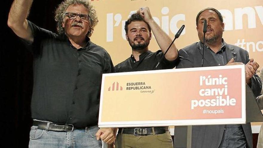 Tardà, Rufián i Junqueras celebren el segon lloc dels republicans, anit, al Born Centre Cultural