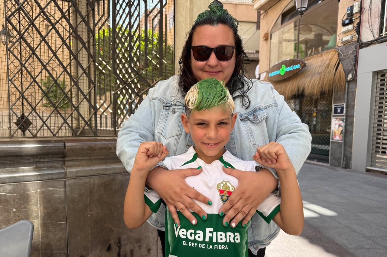 La afición del Elche inicia su viaje a La Coruña para ver ascender al equipo