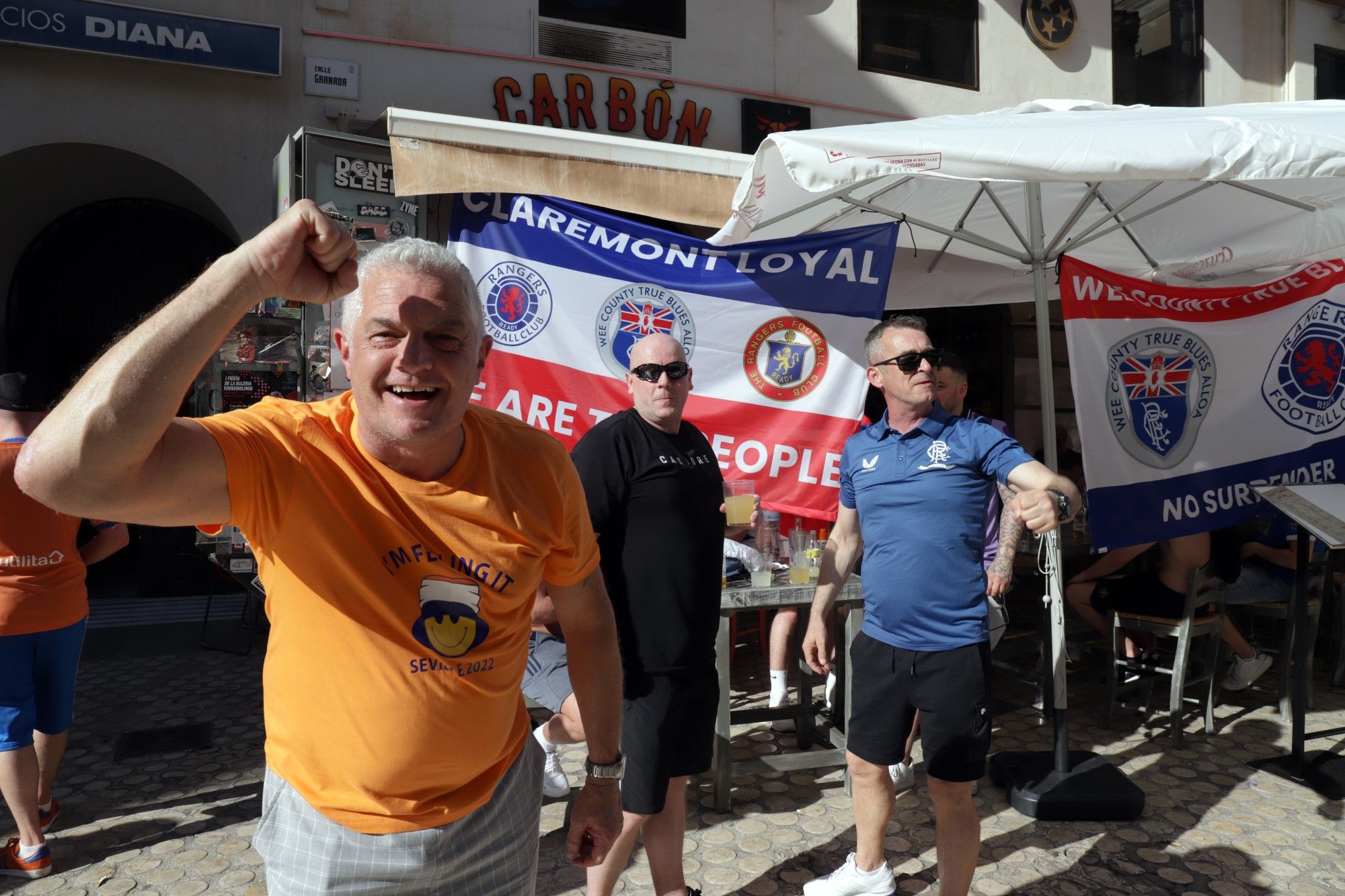 Aficionados del Rangers en el Centro de Málaga antes de disputar la final de la Europa League en Sevilla