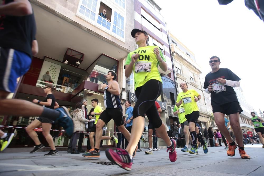 Más de dos mil deportistas corrieron esta mañana en la prueba que discurría por el centro de la ciudad del Louro