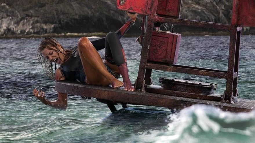 El Sombra organiza en la playa de Cala Cortina una proyección especial de ‘Infierno azul’