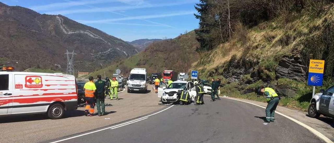 Accidente de tráfico en el puerto Pajares.