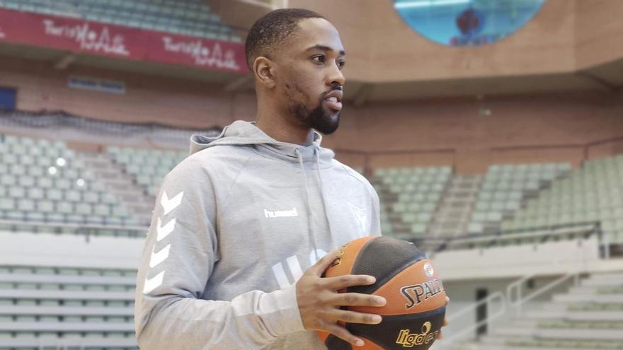 Isaiah Taylor, en el Palacio, durante su presentación con el UCAM CB.