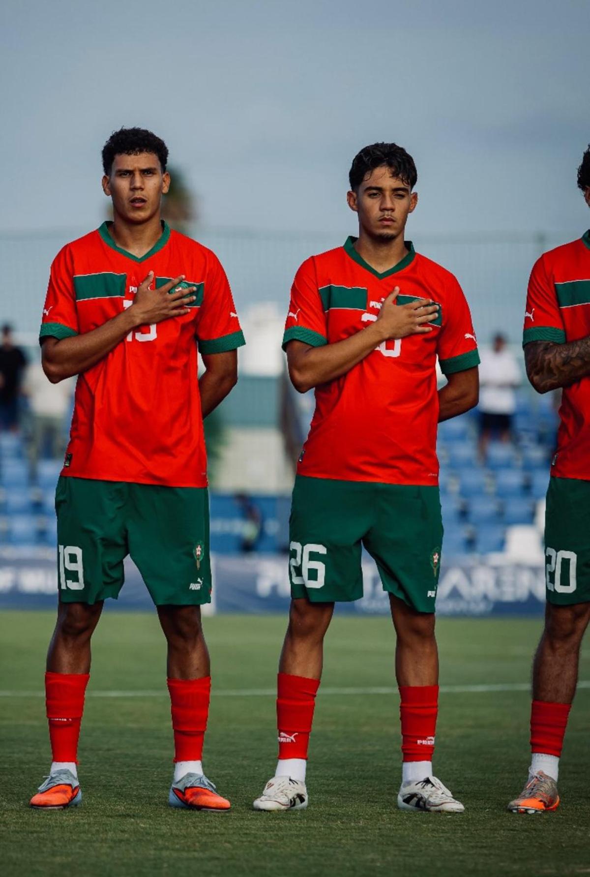 Ali Houary, a la derecha de la imagen, durante un partido con Marruecos sub-20, en el Pinatar Arena.