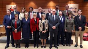 María Luisa Carcedo junto a los consejeros autonomicos al inicio del Consejo Interterritorial de Salud, este miércoles.