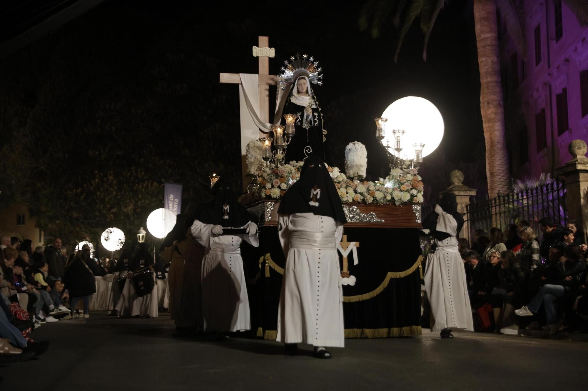 El centro de Palma vive con fervor la multitudinaria procesión del Crist de la Sang