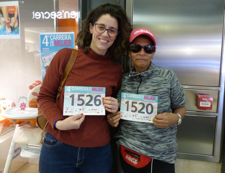 Recogida de dorsales en el Thader para la IV Carrera de la Mujer (Mañana)