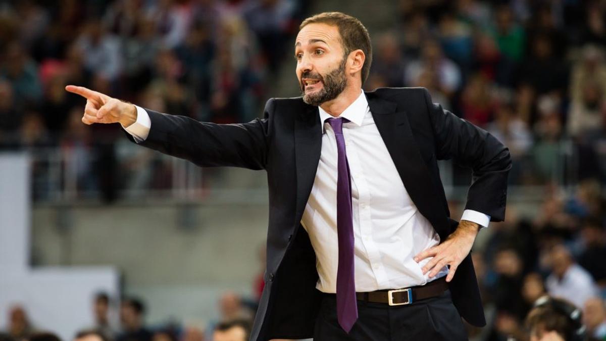 Sito Alonso dirigiendo al UCAM Murcia
