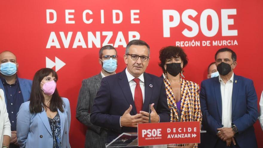 Diego Conesa, durante la rueda de prensa junto a otros miembros del partido.
