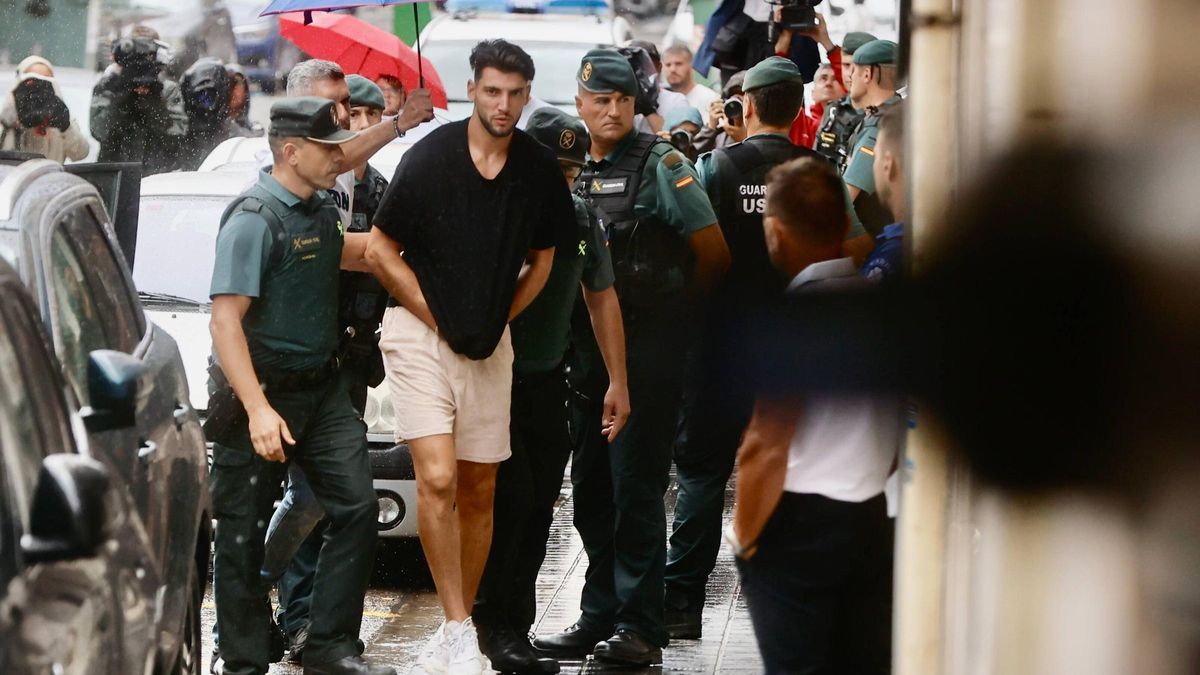 El futbolista Rafa Mir el día que prestó declaración ante la jueza tras su detención por agresión sexual.