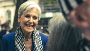 Quién es Jill Stein, la candidata que podría quitarle votos a Donald Trump y Kamala Harris