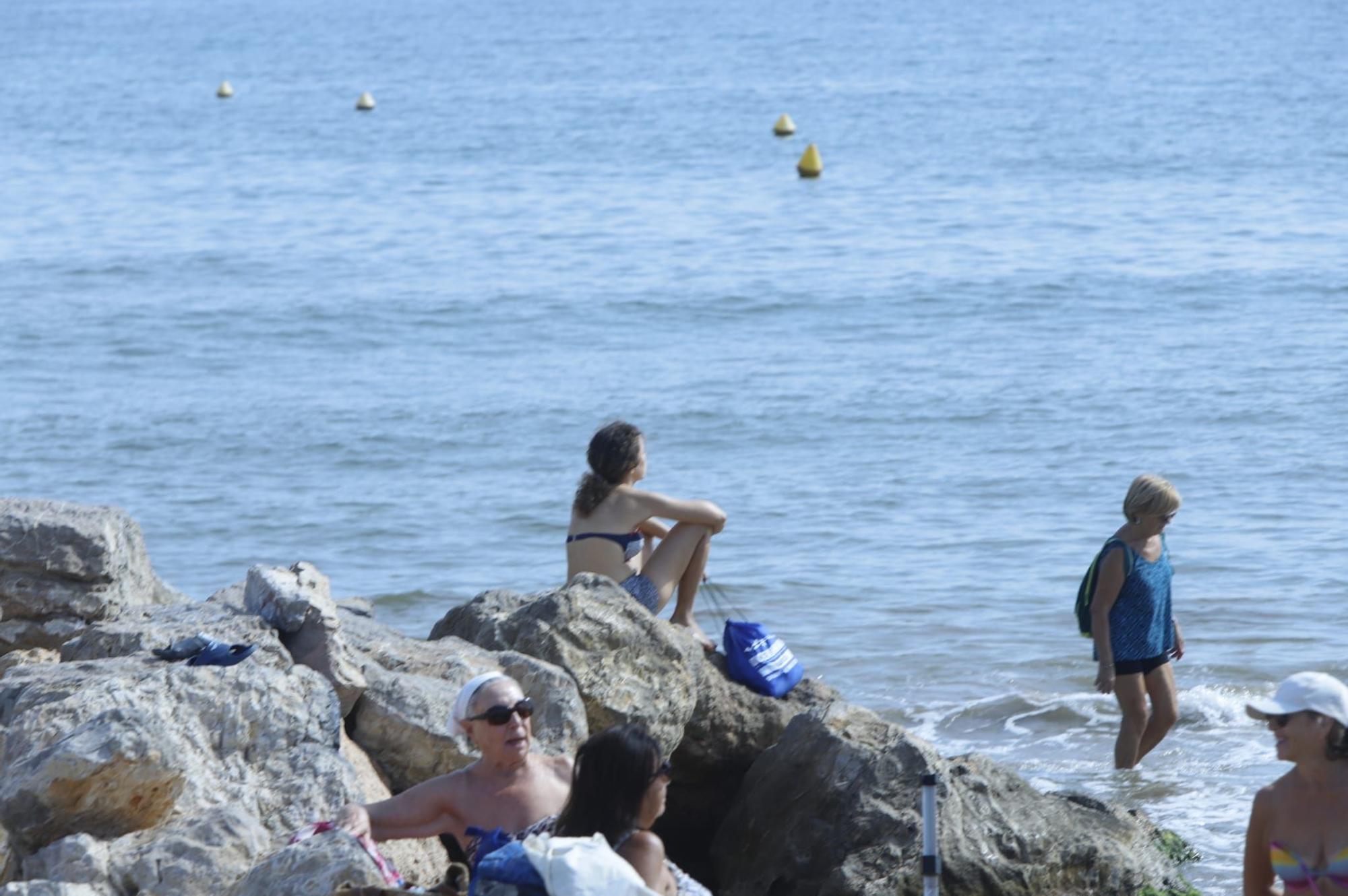 Llenazo en las playas de València este domingo, 15 de octubre