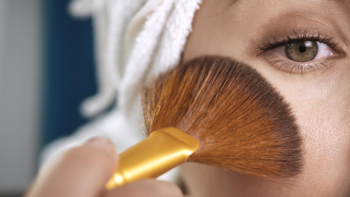 Cómo limpiar pinceles y brochas de maquillaje