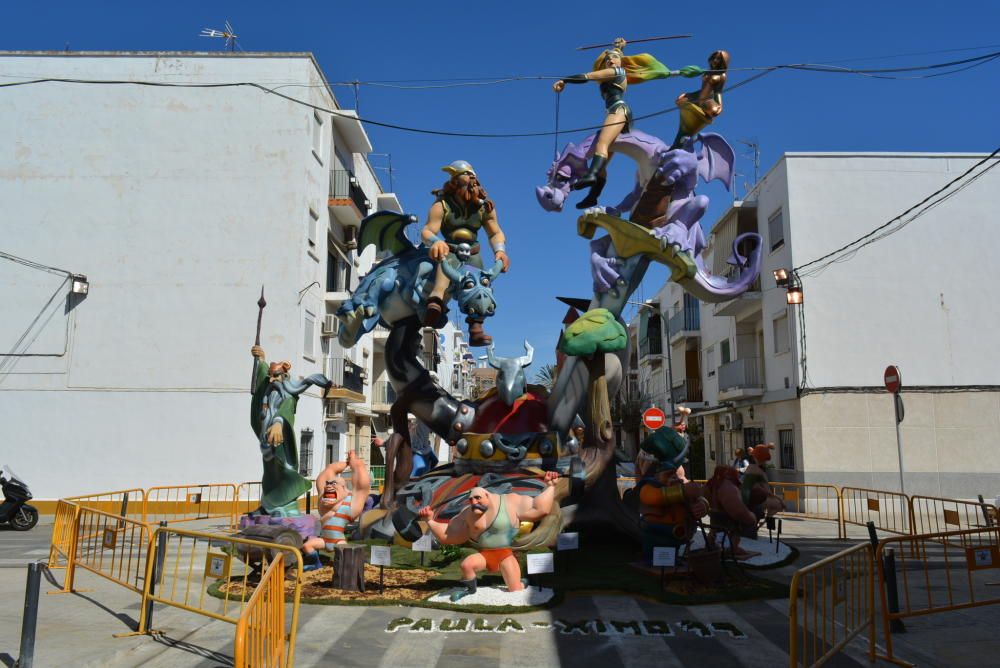 Monumentos y calles adornadas en Benetússer.