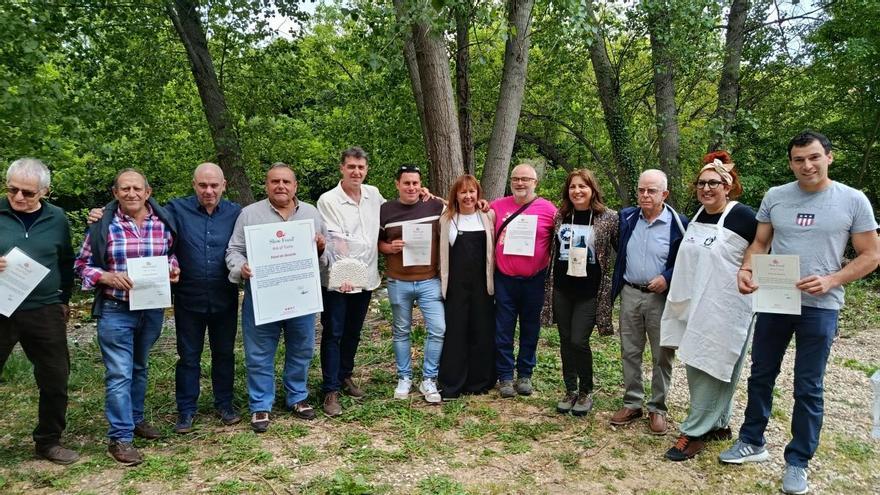 Homenaje a los propietarios del restaurante de Beceite que ha contribuido a preservar la judía blanca autóctona del Matarraña