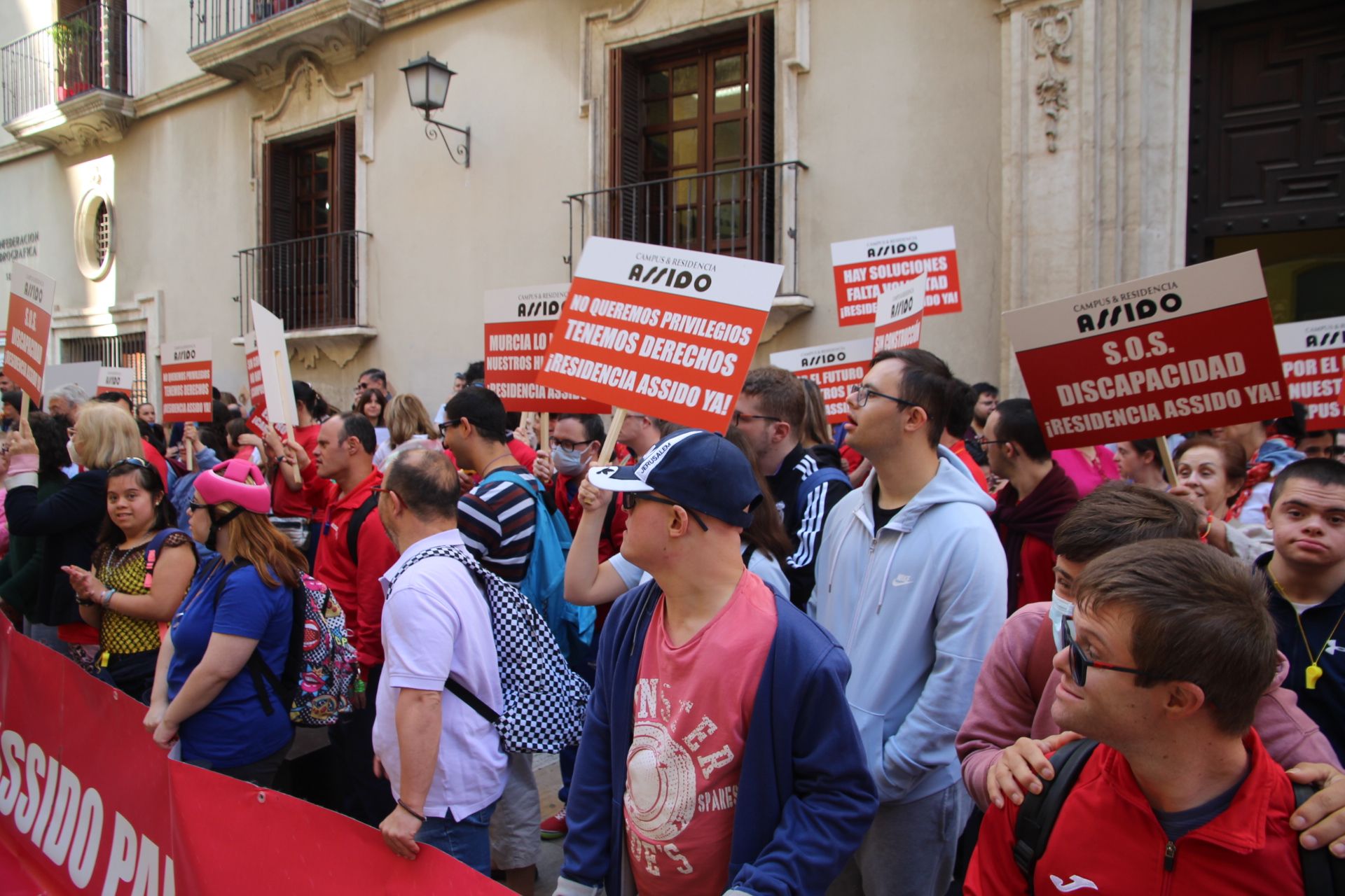 Concentración de Assido en Murcia ante la CHS