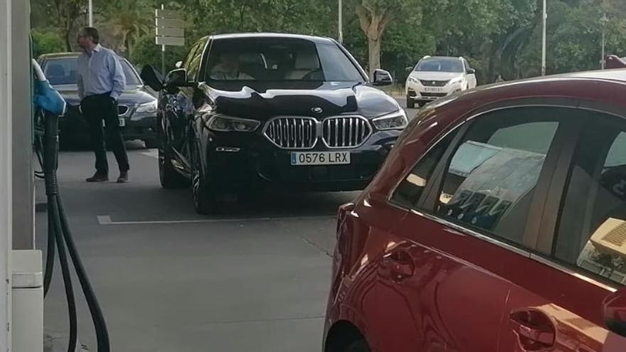 Colas en una gasolinera de Córdoba.