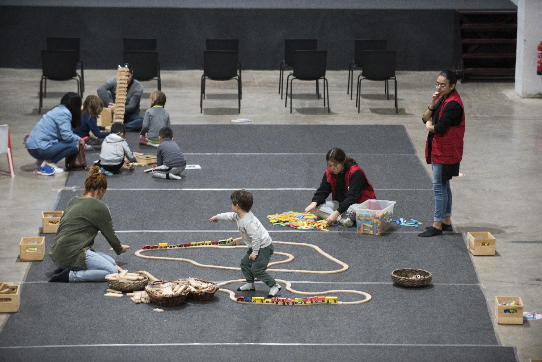 Les imatges del primer dia de l'activitat Kapla al Museu de l'Aigua i el Tèxtil