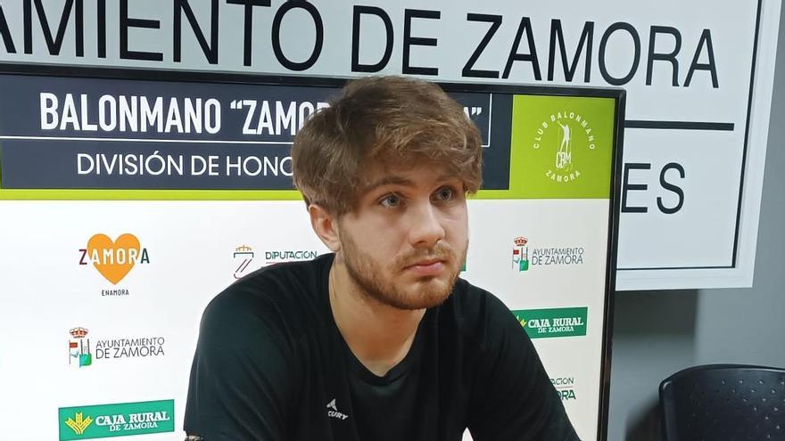 Víctor Peinado, jugador del Balonmano Zamora Enamora: &quot;Tenemos nivel para ganar a cualquiera&quot;