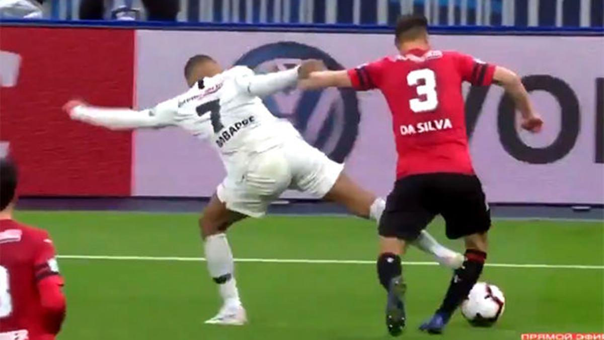 Mbappé fue expulsado por una entrada salvaje