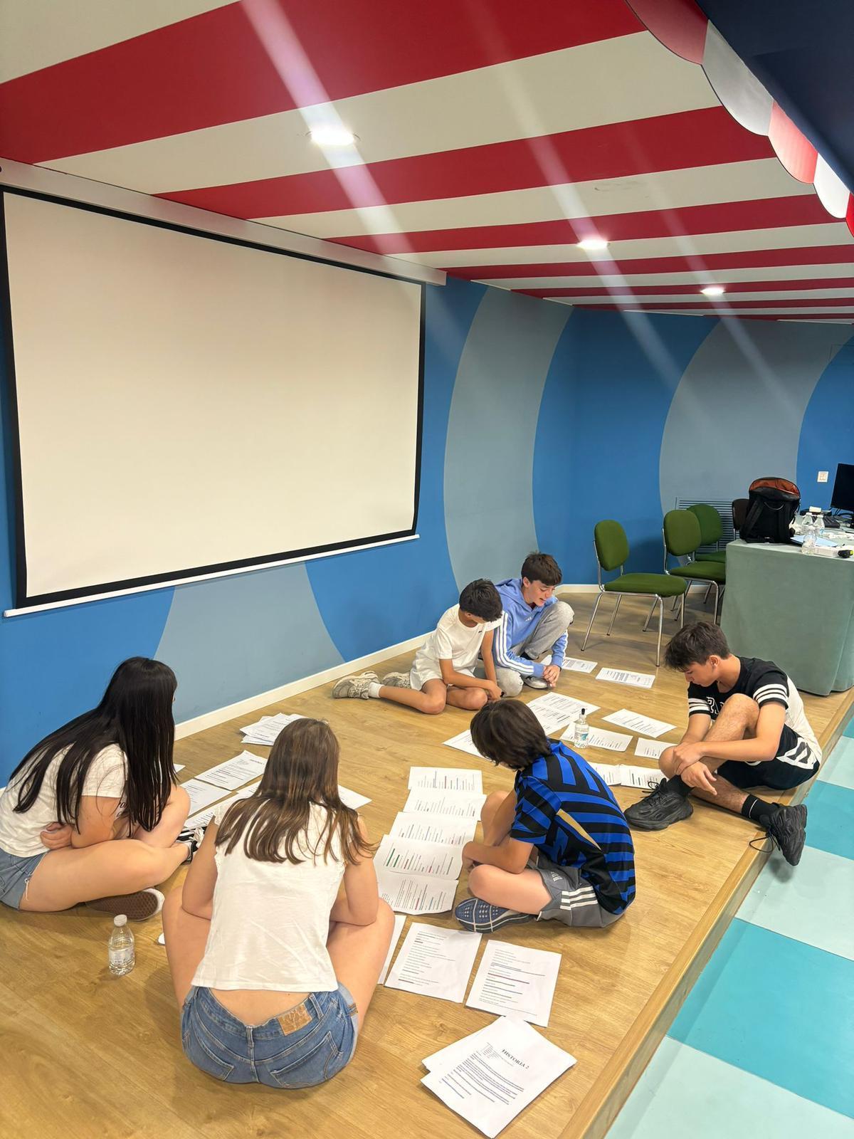 Alumnos de 2º de ESO del Colegio Juan de Lanuza han creado diferentes historias con el fin de relatarlas en la unidad pediátrica del Hospital Miguel