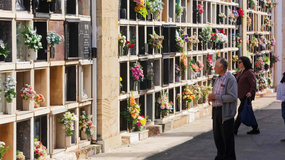 Imagen del cementerio de San José el día de Tots Sants.
