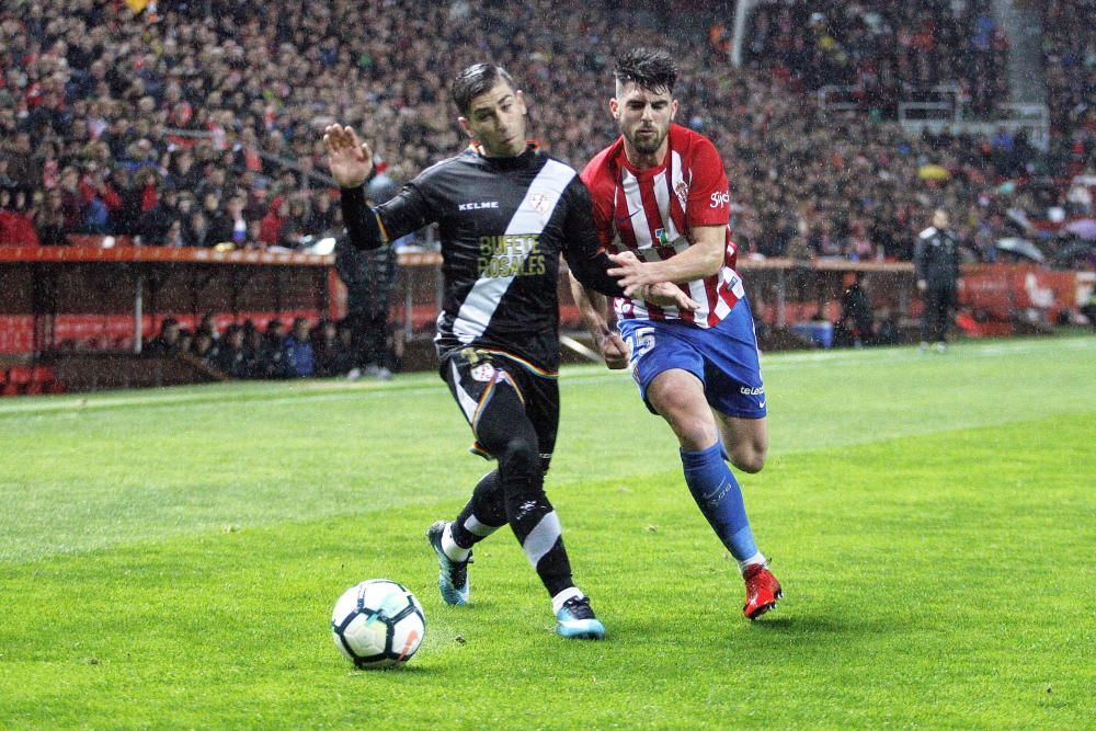 El partido entre el Sporting y el Rayo, en imágenes