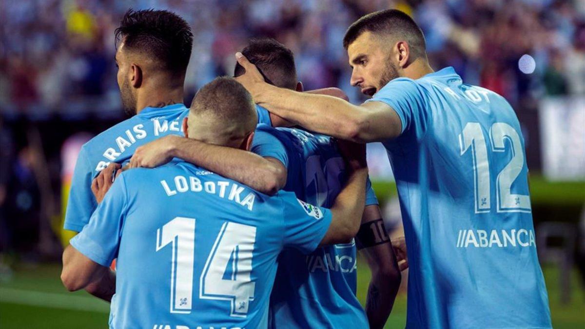 Los jugadores del Celta celebraron con efusividad el tanto de Aspas ante el Villarreal