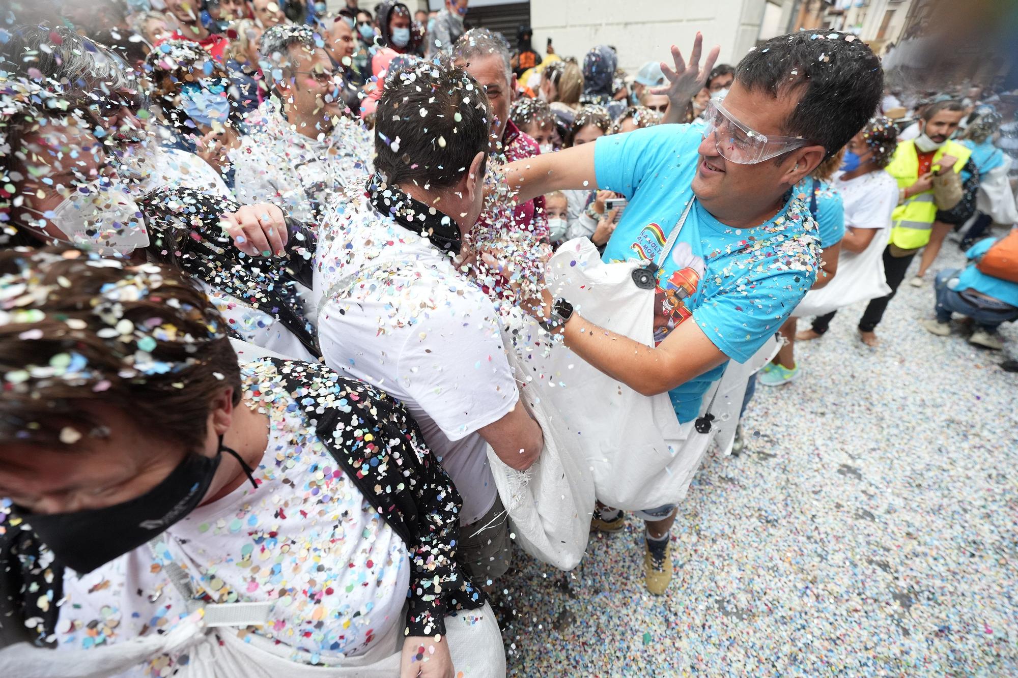 Búscate en el desfile de carrozas y disfraces de l'Anunci de Morella