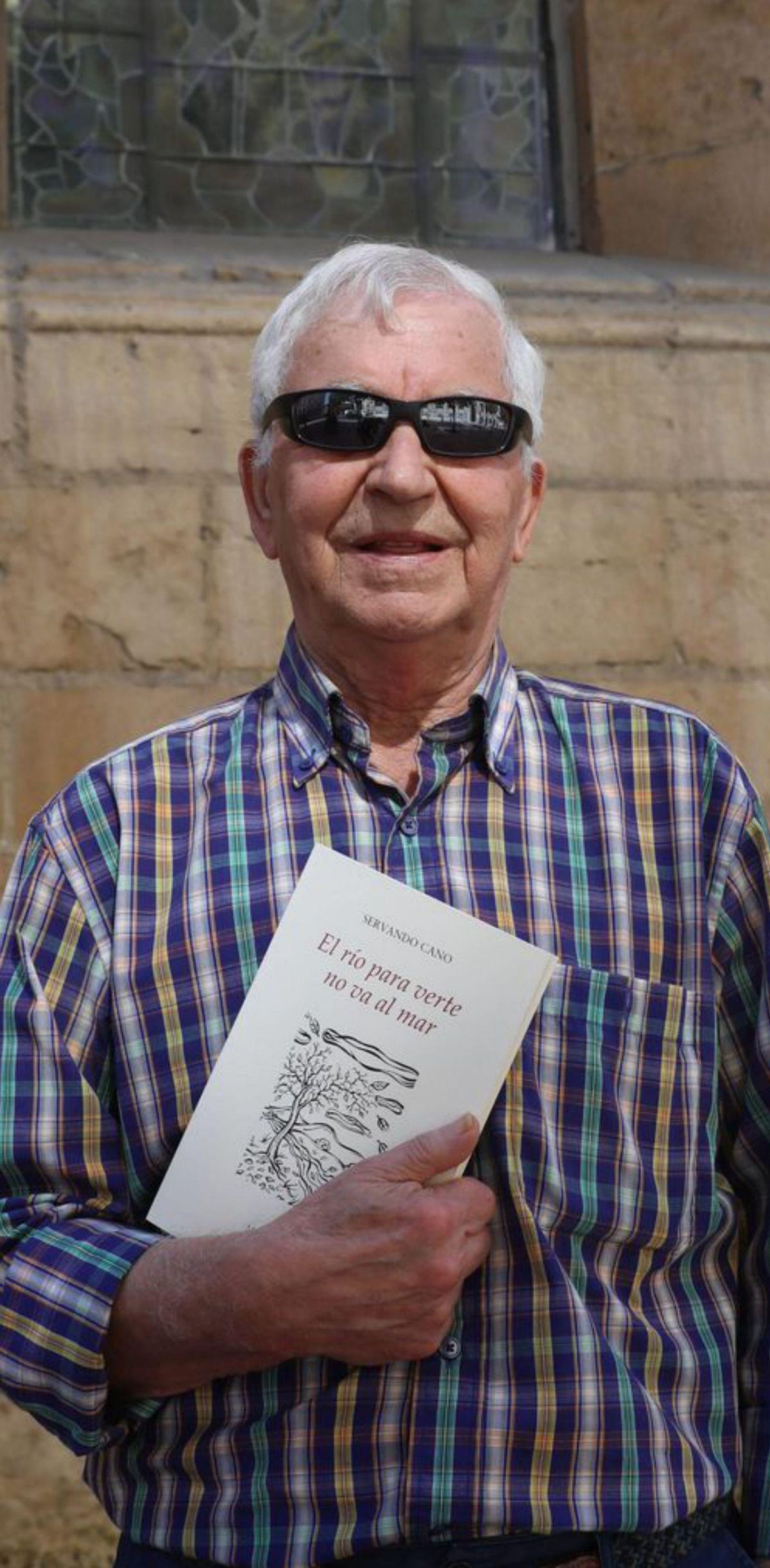 “A mí me salvan la belleza y verdad de la poesía, como pedía Nietzsche”