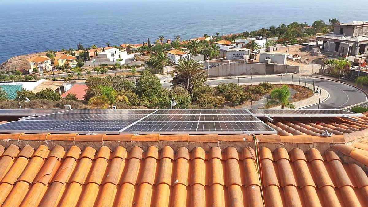 Placas fotovoltaicas en la Residencia de Mayores de Alajeró. | | E.D.