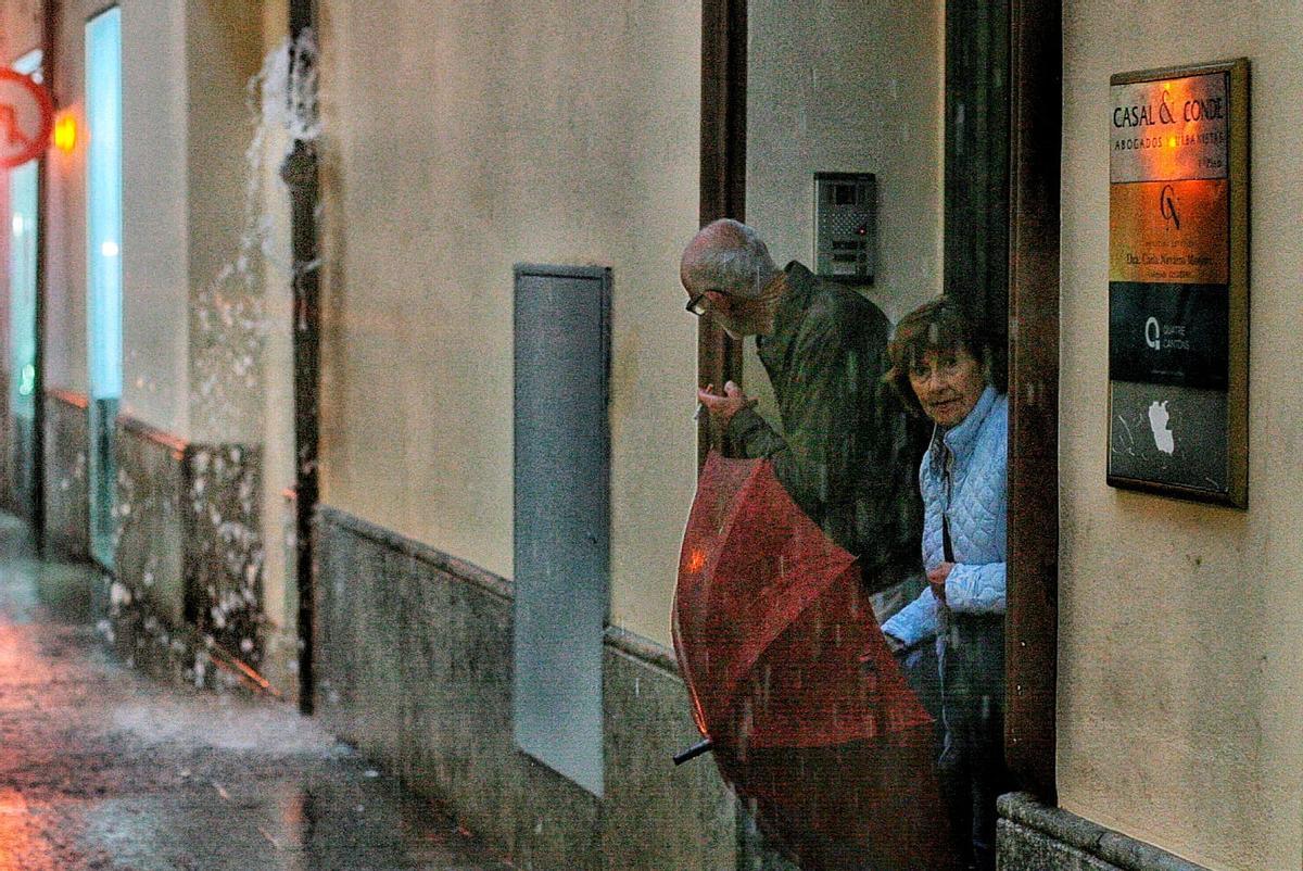 La lluvia ha sorprendido a los castellonenses de compras.