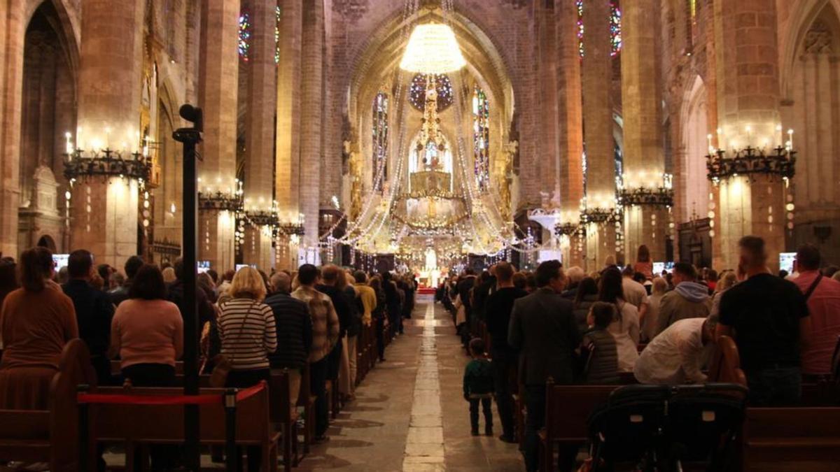 Alle Jahre wieder: Die ökumenische Feier in der Kathedrale von Palma bringt die deutschsprachigen Gläubigen am Heiligabend zusammen.  | FOTO: FRANK FELDMEIER