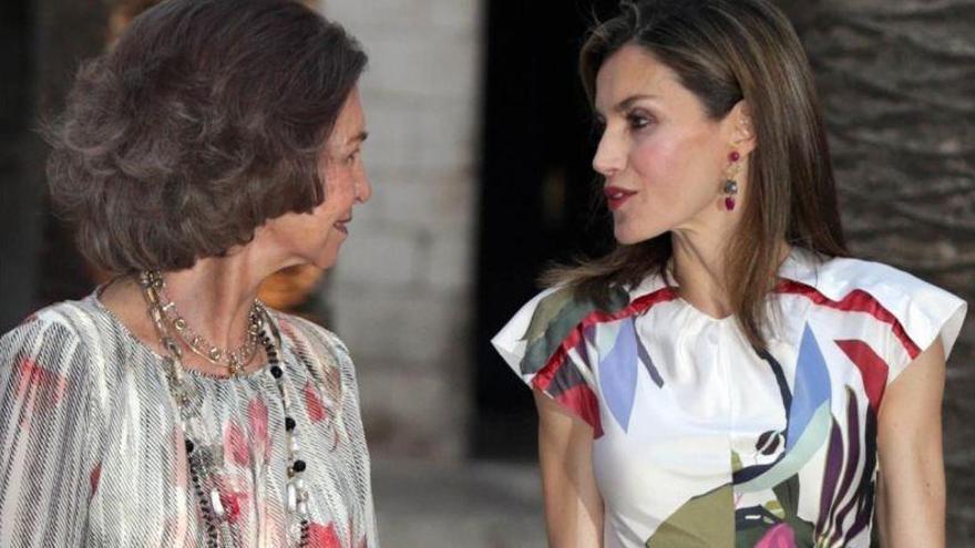 Letizia elige un vestido de Juan Vidal