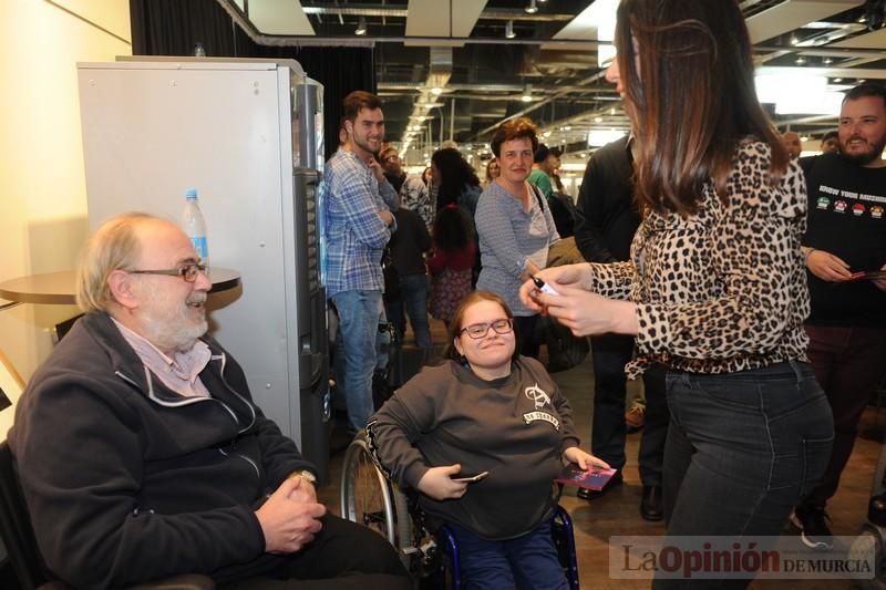 Ruth Lorenzo presenta 'Loveaholic' en la FNAC de Nueva Condomina