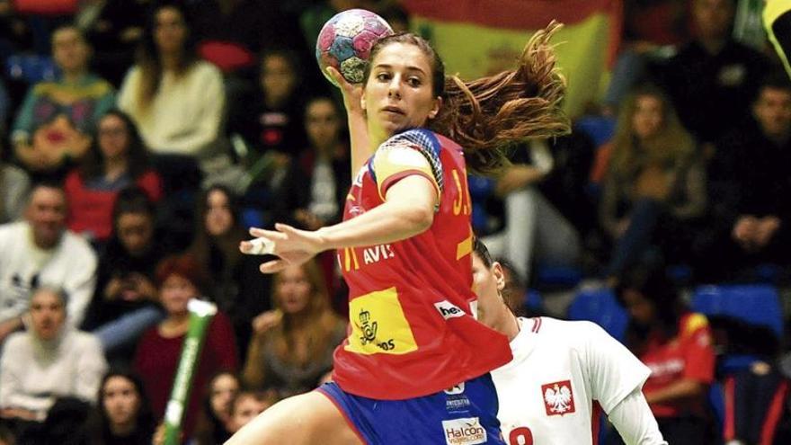 Jenni  Gutiérrez, durante un partido con la selección española