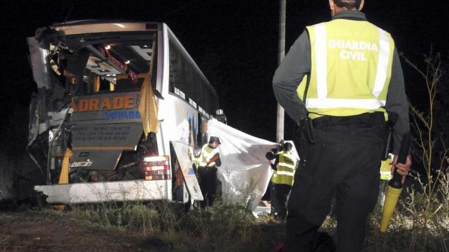 Tres portugueses muertos y 23 heridos al chocar dos autocares en Palencia