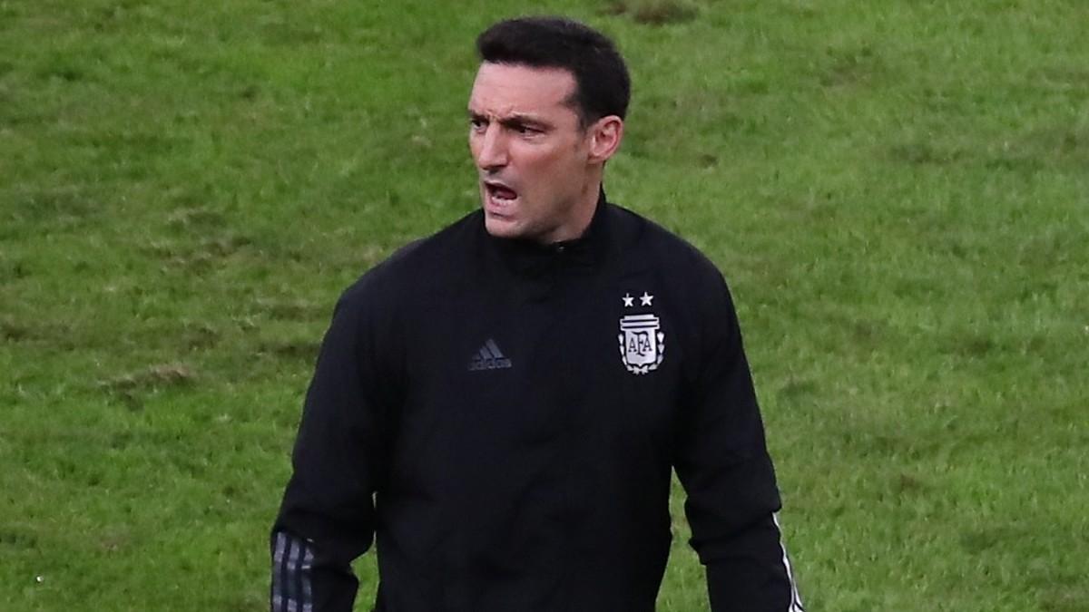 Scaloni: "Esperemos que Messi juegue los tres partidos"