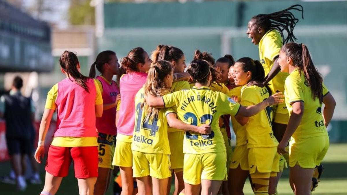 Alegría en las jugadoras del Villarreal femenino tras el gol anotado el sábado ante el Betis.