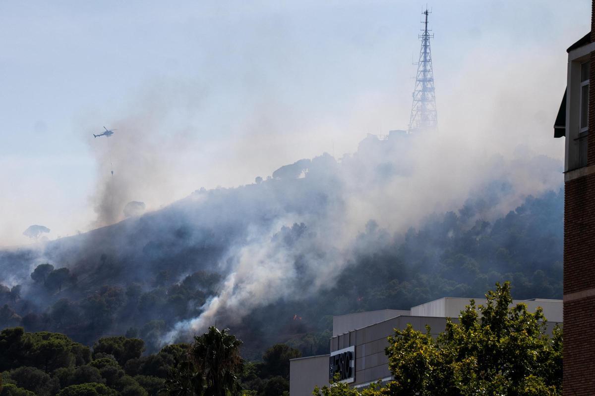 Incendio forestal en el Parque Natural de Collserola, en la montaña de Sant Pere Màrtir Incendio forestal en el Parque Natural de Collserola, en la montaña de Sant Pere Màrtir
