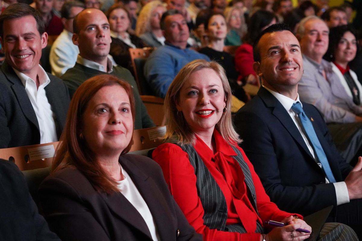 Natàlia Enguix y Vicent Mompó en la presentación del Pla Obert.