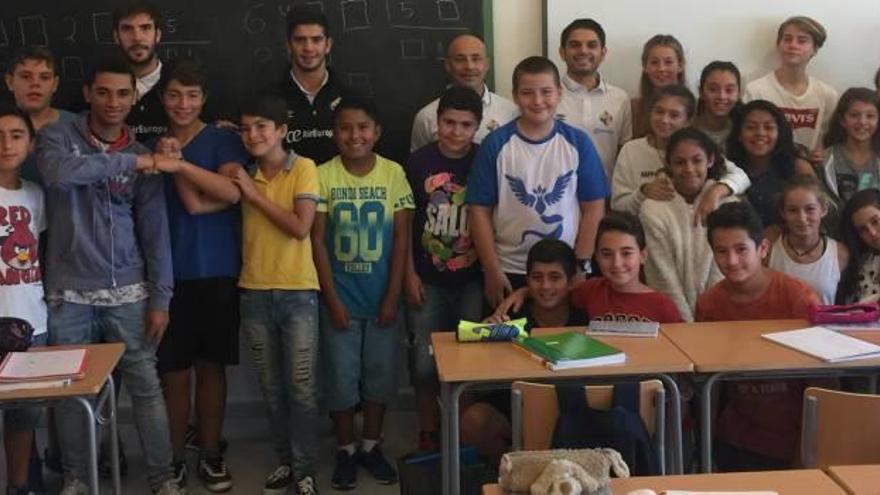 El Palma visita el colegio Joan Maria Thomàs