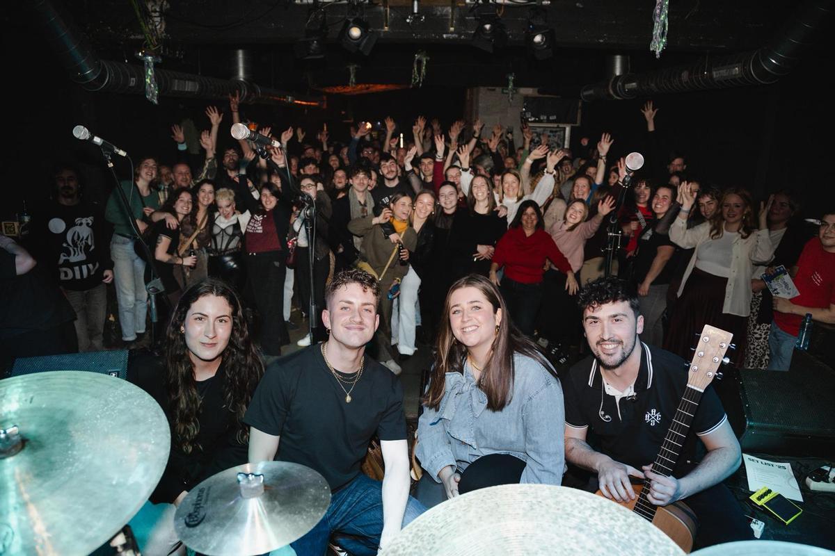 El grupo "Abéu" tras un concierto.