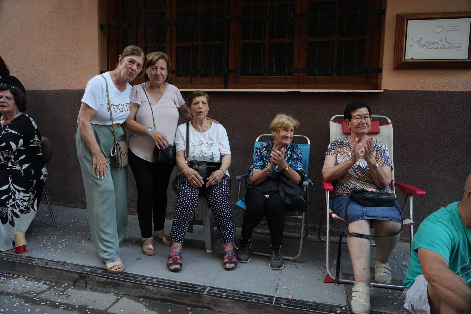 El Grau da inicio a las fiestas de Sant Pere con pólvora, bous y música