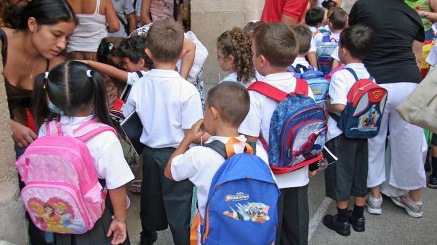 La concentración de alumnos en los colegios potencia el contagio entre los niños.