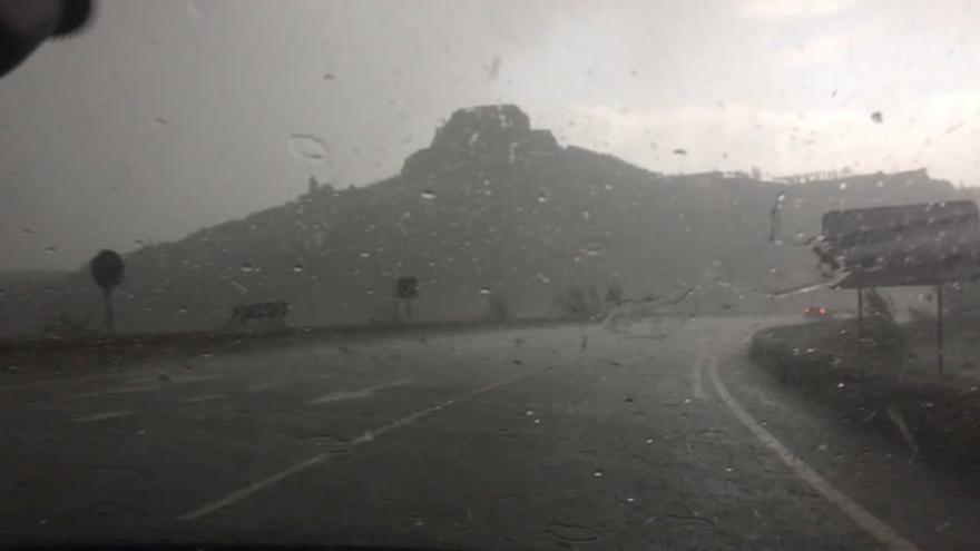 Lluvia y granizo en el interior de Castellón