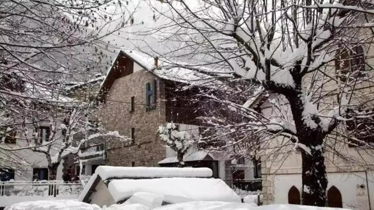 Spa, vistas a la montaña y pistas a nueve minutos: el hotel favorito de los famosos en el Pirineo