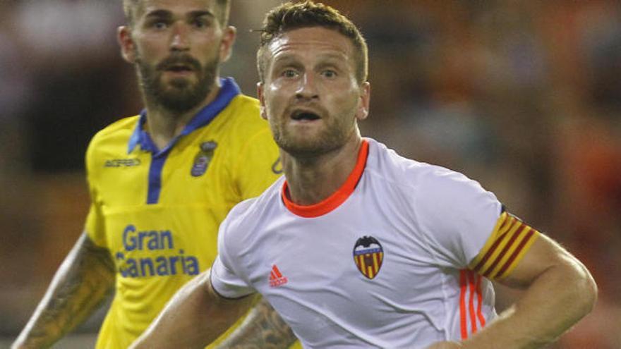 El Valencia dice a Mustafi que se queda