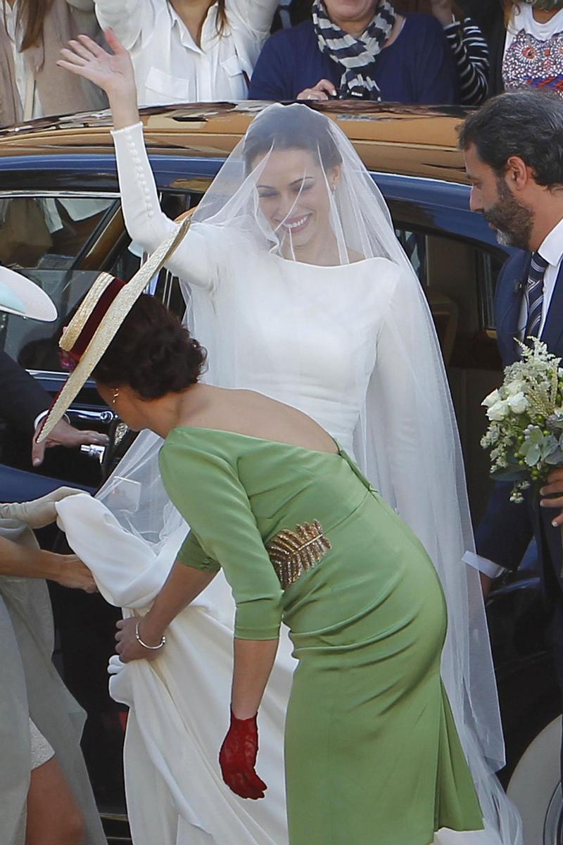 Eva González con vestido de Pronovias el día de su boda